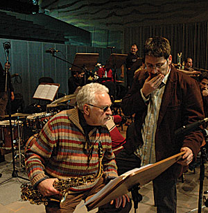 Lee Konitz and Ohad Talmor working out changes in the music